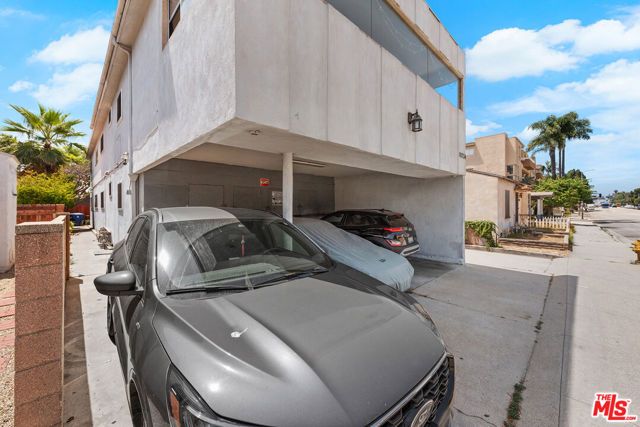 10734 Palms Boulevard, Los Angeles, CA 90034