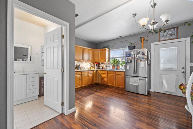 910 N 5th Ave, Pasco, WA 99301