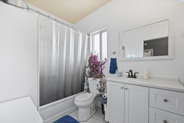 910 N 5th Ave, Pasco, WA 99301