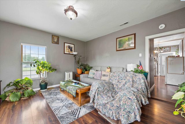 910 N 5th Ave, Pasco, WA 99301