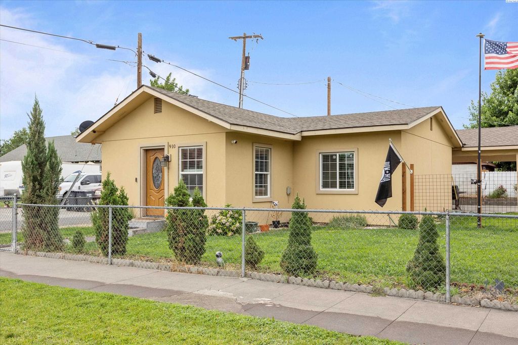 910 N 5th Ave, Pasco, WA 99301