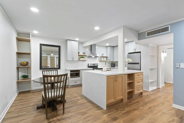 6663 Bayou Glen Road, Houston, TX 77057