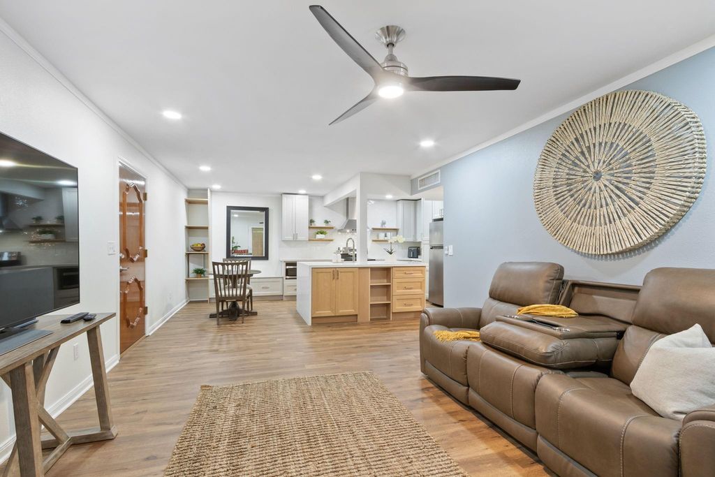 6663 Bayou Glen Road, Houston, TX 77057