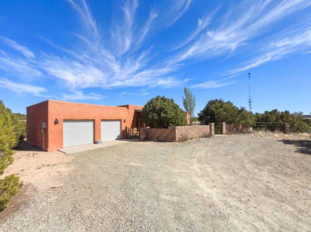 1331 Sierra Azul B, Santa Fe, NM 87507