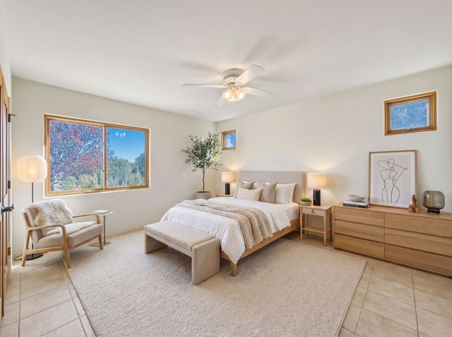 1331 Sierra Azul B, Santa Fe, NM 87507