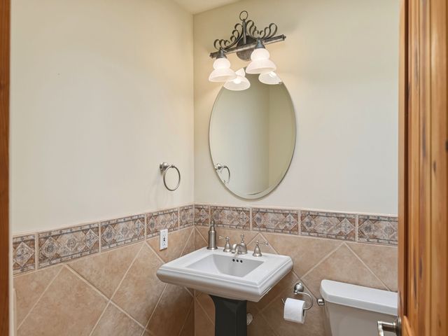 1331 Sierra Azul B, Santa Fe, NM 87507