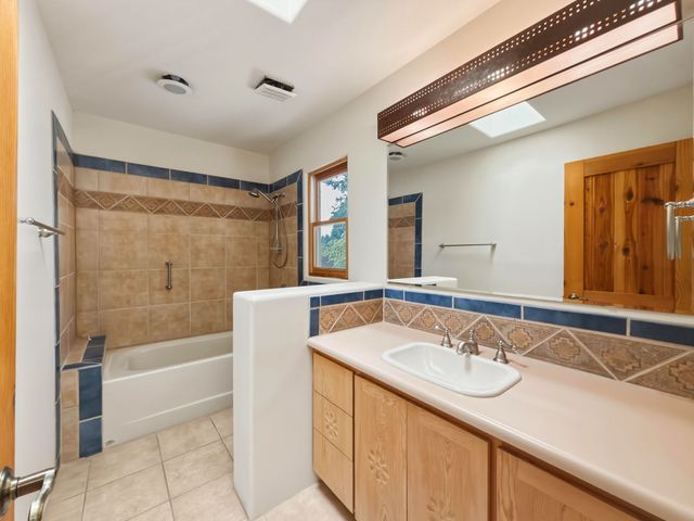 1331 Sierra Azul B, Santa Fe, NM 87507