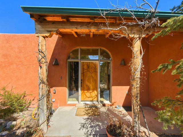 1331 Sierra Azul B, Santa Fe, NM 87507