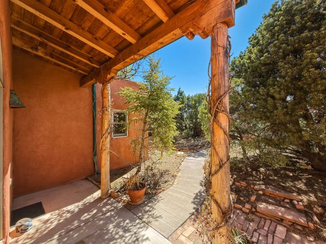 1331 Sierra Azul B, Santa Fe, NM 87507