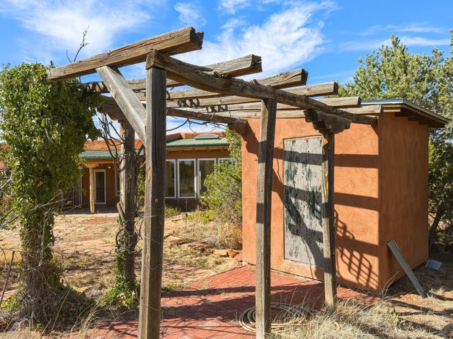 1331 Sierra Azul B, Santa Fe, NM 87507