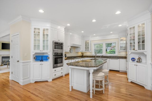 55 Shoestring Bay Road, Mashpee, MA 02649