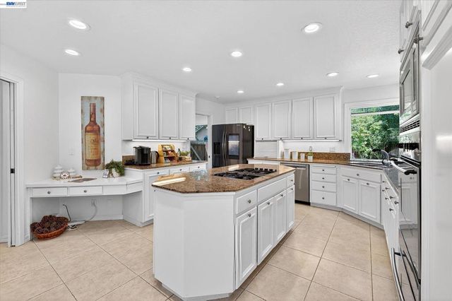 646 Windmill Ln, Pleasanton, CA 94566