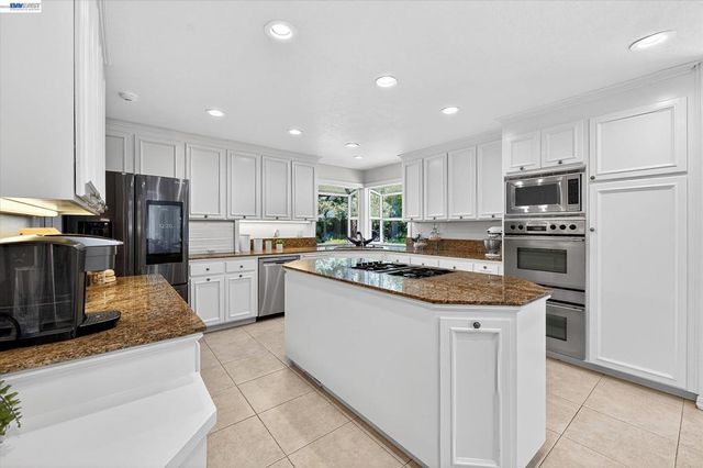 646 Windmill Ln, Pleasanton, CA 94566