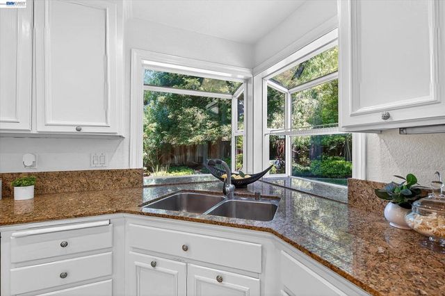 646 Windmill Ln, Pleasanton, CA 94566