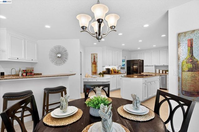 646 Windmill Ln, Pleasanton, CA 94566