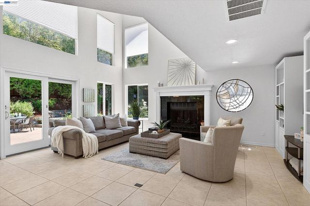 646 Windmill Ln, Pleasanton, CA 94566