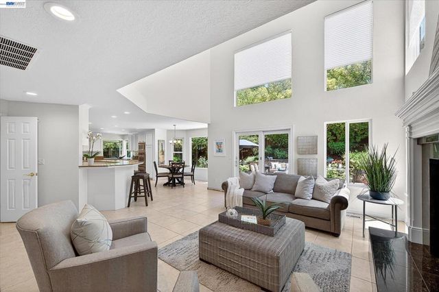 646 Windmill Ln, Pleasanton, CA 94566