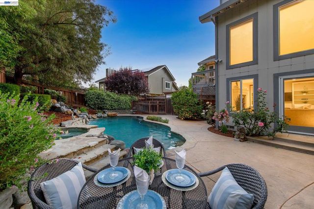 646 Windmill Ln, Pleasanton, CA 94566