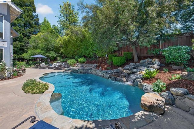 646 Windmill Ln, Pleasanton, CA 94566
