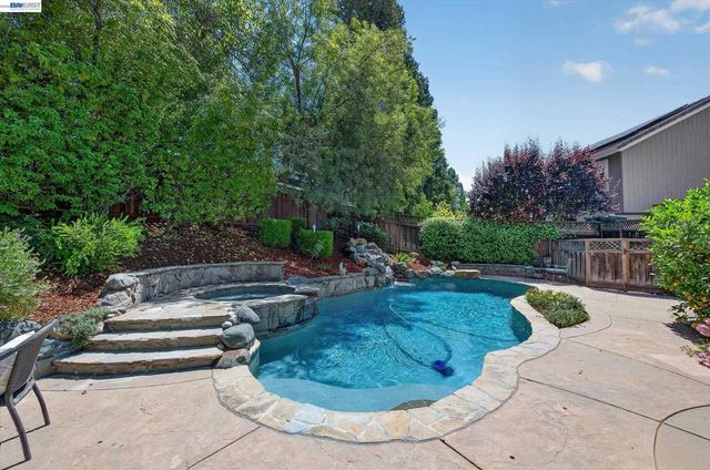 646 Windmill Ln, Pleasanton, CA 94566