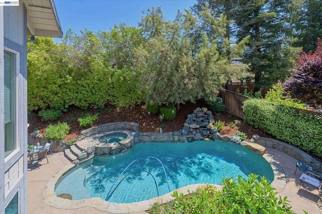 646 Windmill Ln, Pleasanton, CA 94566