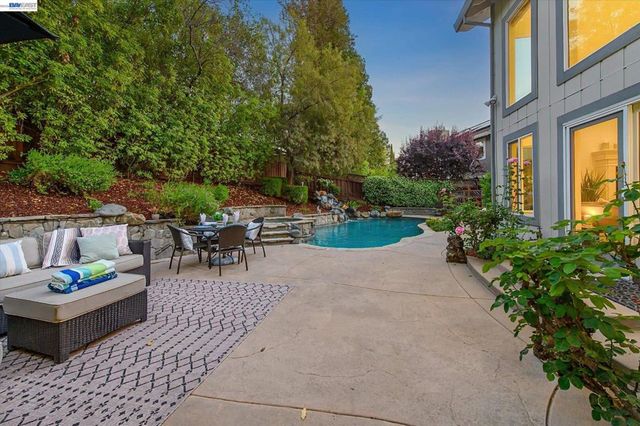 646 Windmill Ln, Pleasanton, CA 94566