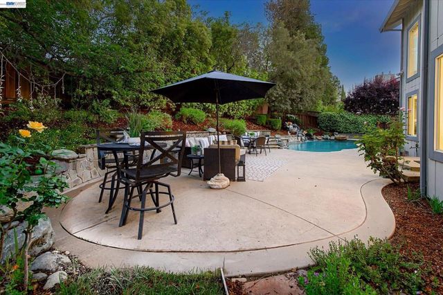 646 Windmill Ln, Pleasanton, CA 94566