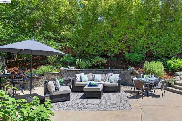 646 Windmill Ln, Pleasanton, CA 94566