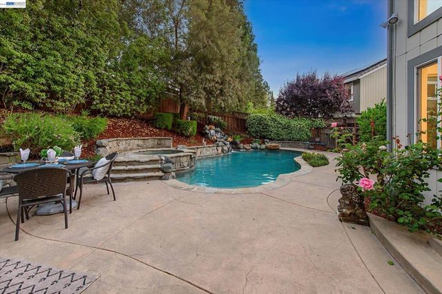 646 Windmill Ln, Pleasanton, CA 94566