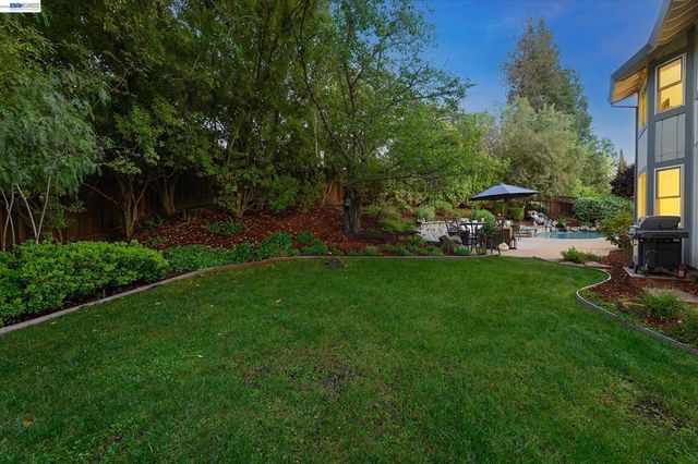 646 Windmill Ln, Pleasanton, CA 94566