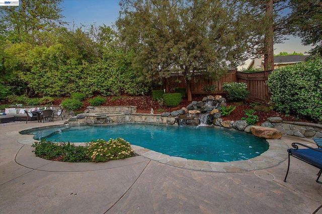 646 Windmill Ln, Pleasanton, CA 94566