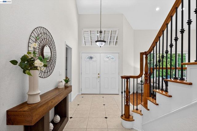 646 Windmill Ln, Pleasanton, CA 94566