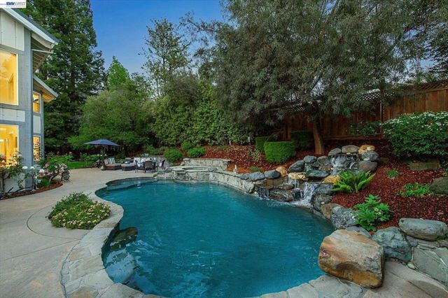 646 Windmill Ln, Pleasanton, CA 94566