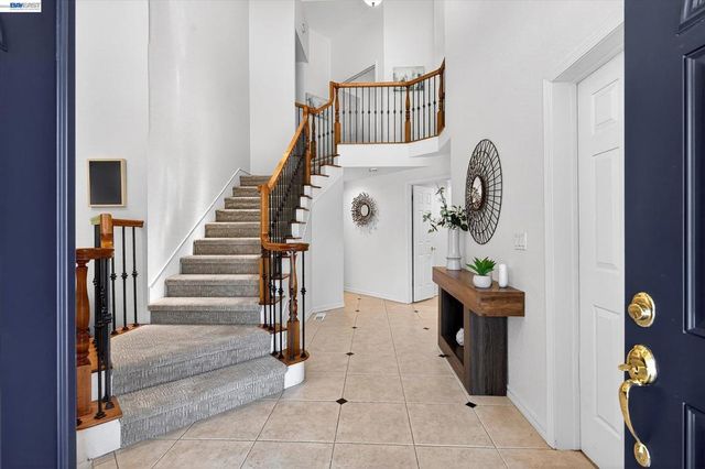 646 Windmill Ln, Pleasanton, CA 94566