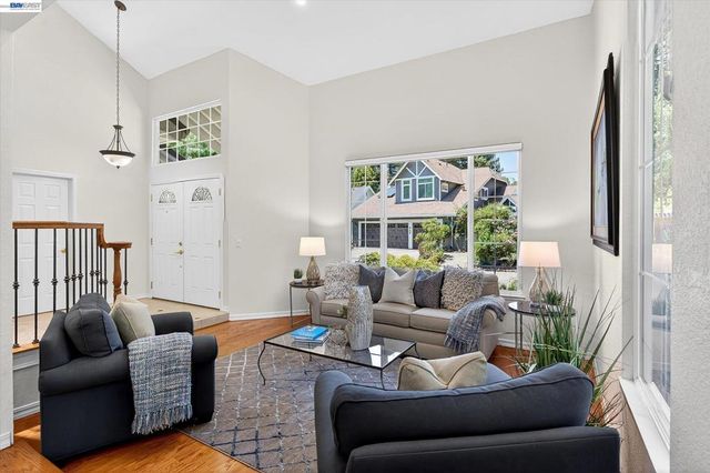 646 Windmill Ln, Pleasanton, CA 94566