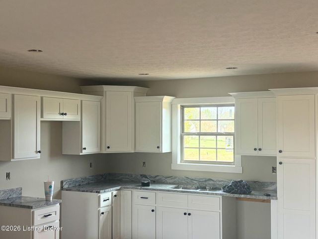 718 Hubbards Ln, Bardstown, KY 40004