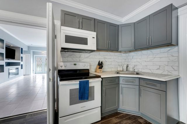 1827 Len Drive, North Palm Beach, FL 33408