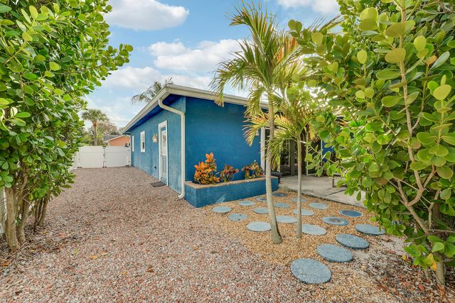 1827 Len Drive, North Palm Beach, FL 33408