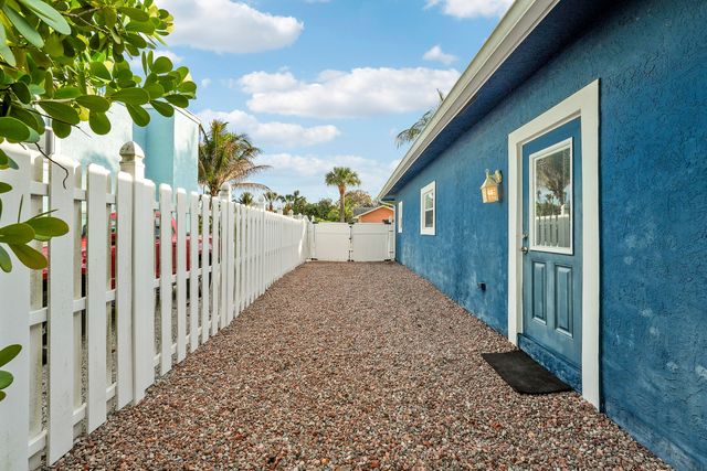 1827 Len Drive, North Palm Beach, FL 33408