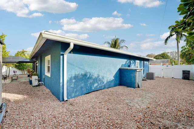 1827 Len Drive, North Palm Beach, FL 33408