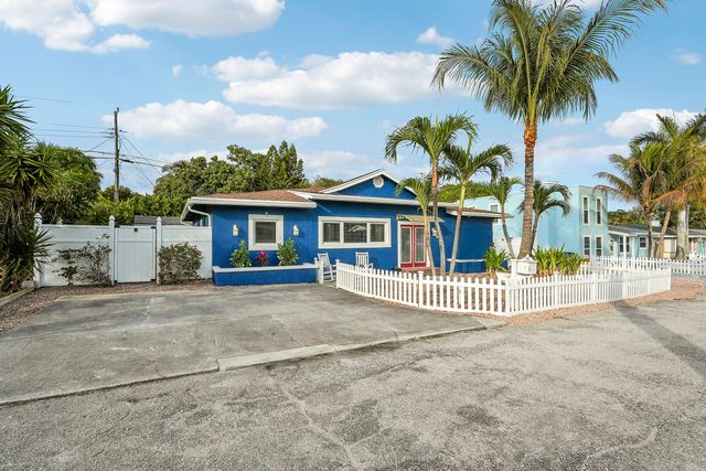 1827 Len Drive, North Palm Beach, FL 33408