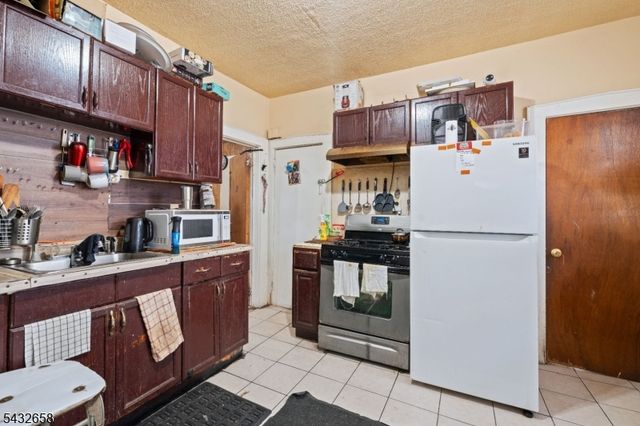 100 Montgomery Ave, Irvington Twp., NJ 07111