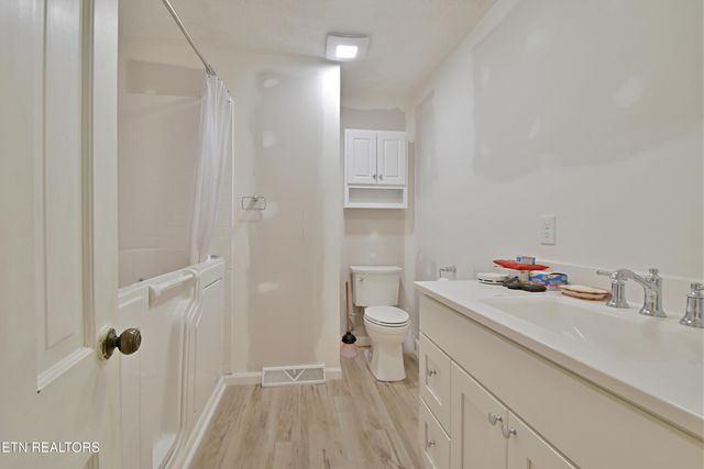 880 Darwin St, Alcoa, TN 37701