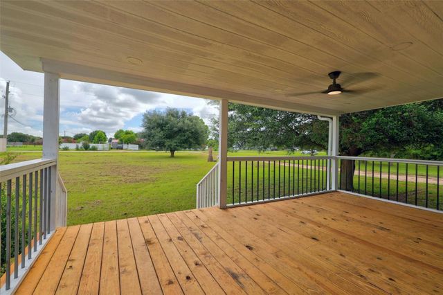 1955 Lauren Lane, Sealy, TX 77474