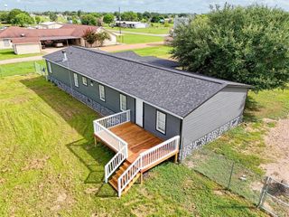 1955 Lauren Lane, Sealy, TX 77474