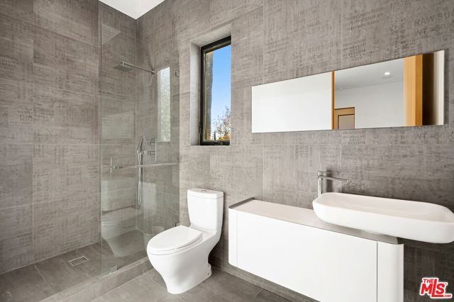 853 N Kilkea Drive, Los Angeles, CA 90046