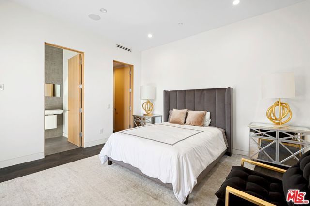 853 N Kilkea Drive, Los Angeles, CA 90046