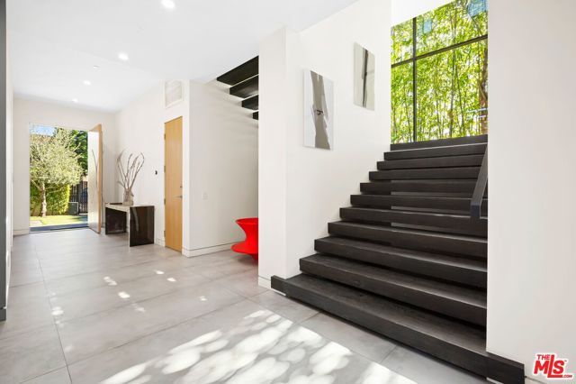 853 N Kilkea Drive, Los Angeles, CA 90046