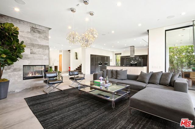 853 N Kilkea Drive, Los Angeles, CA 90046