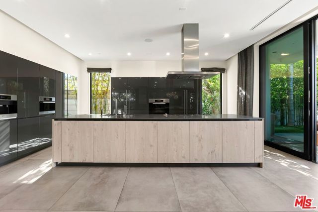 853 N Kilkea Drive, Los Angeles, CA 90046